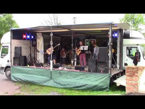 Toulám se klínem skal..