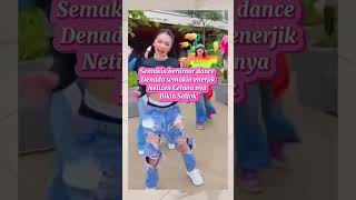 Download lagu 'Semakin berumur dance Denada Semakin enerjik,Netizen celana nya bikin Salfok#denada#dance#shorts mp3