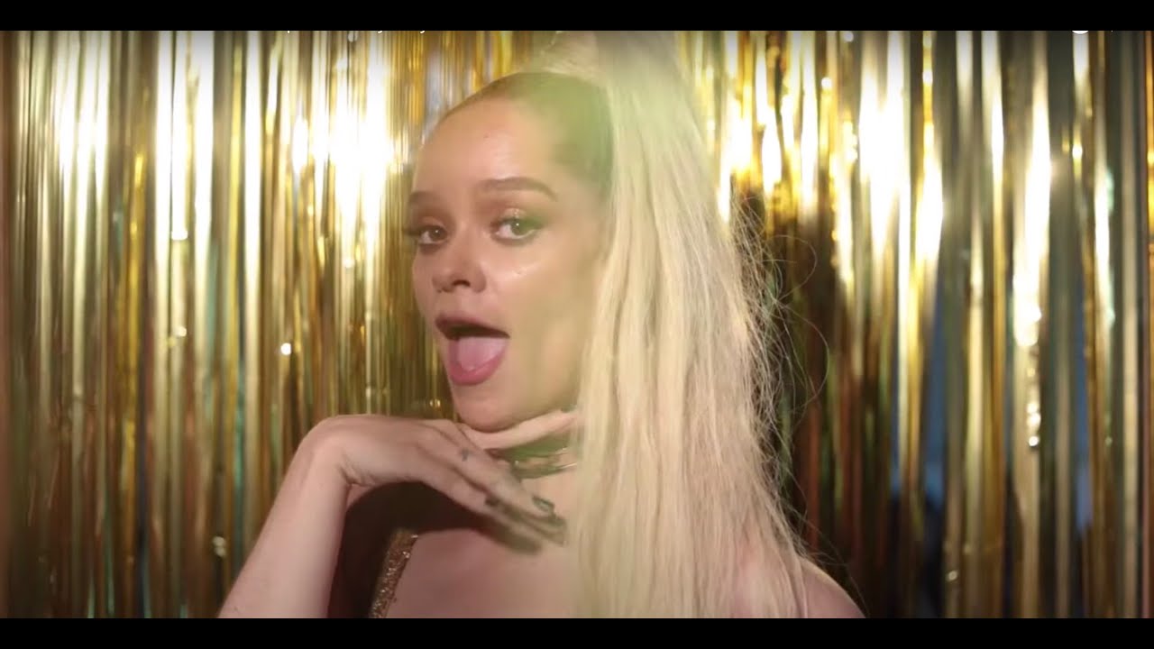 Breno Barreto ft. Lorena Simpson — Hey Hey!