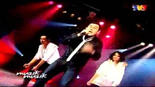 Download lagu Vince - Layan Saja (MTV @ Muzik25) mp3