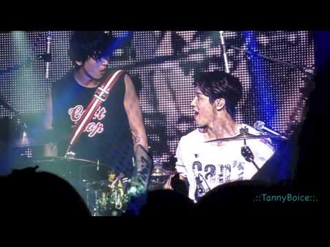YongHwa & MinHyuk Show Drum Skill - CNBLUE Can't Stop in Busan