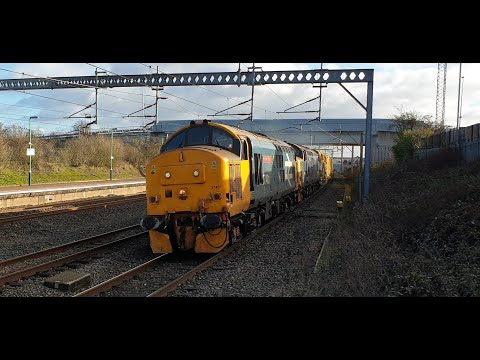 Class 37's 37401 & 37422 thrash through Lichfield Trent Valley 09/01/2023