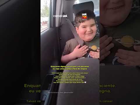 Garotinho transforma ida à consulta oncológica em momento de diversão