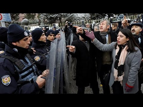 البرلمان التركي يناقش تعديل الدستور على وقع احتجاجات رافضة لتوسيع صلاحيات أردوغان