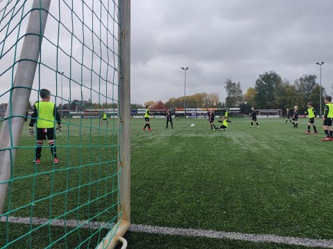 Jeugd voetbalt onderling door bij voetbalvereniging Viod in Doetinchem