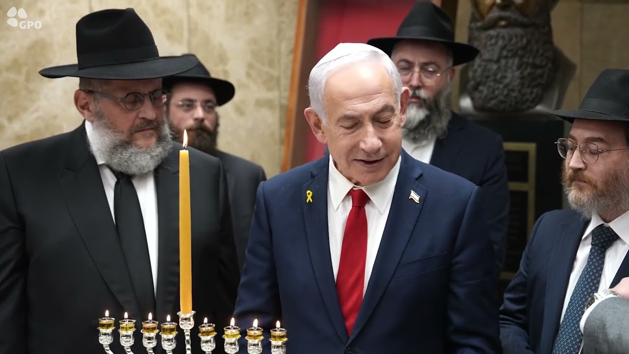 ראש הממשלה נתניהו בהדלקת נר שמיני של חנוכה עם שלוחי חב"ד