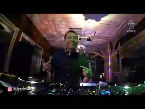 Backroom CHANNEL TWO -  Putra