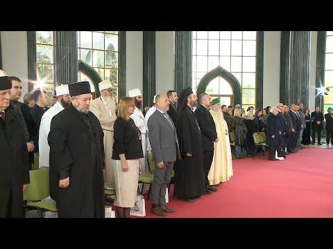 E PLOTË/ “Luarasi” organizon konferencën “Globalizmi dhe paqja”, Baba Mondi mesazhe paqeje