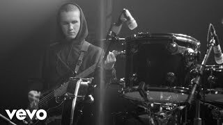 The Neighbourhood - Sweater Weather (VEVO LIFT Live)