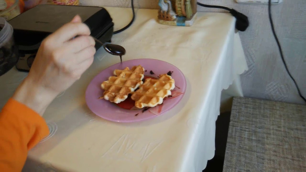 Вафельница Kitfort KT-1620 920Вт серебристый/черный