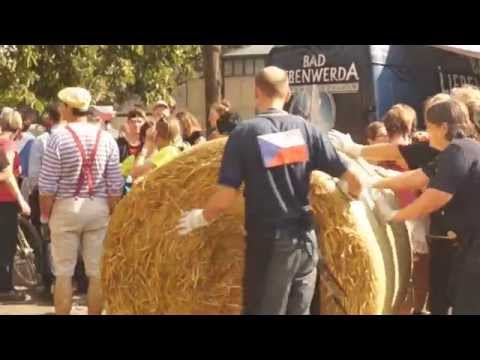 Rixdorfer Strohballenrollen| am 12.9.15 in Berlin-Neukölln