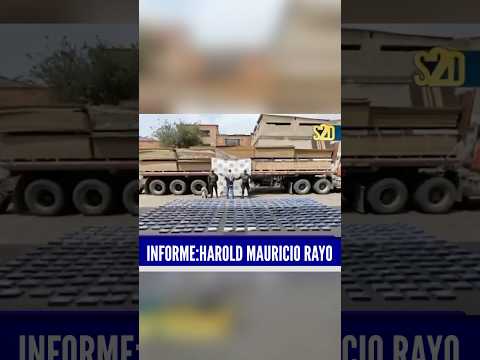 🟥En Silvania, Cundinamarca, la Policía incautó 300 kilos de cocaín4  ocultos en un camión.
