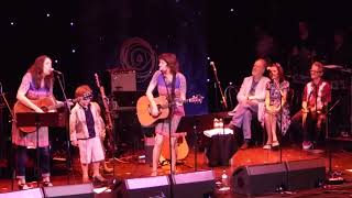 Wainwright Family - El Condor Pasa - Cayamo 2017