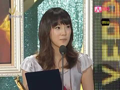 081210 2008 Golden Disk Award - Accepting Yepp Popularity Award (Taeyeon)