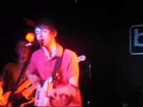 Arctic Monkeys - Dancing Shoes (live at Glasgow Barfly)
