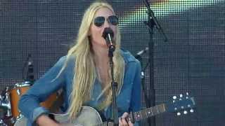 Holly Williams - &quot;The Highway&quot; (Live at Farm Aid 30)