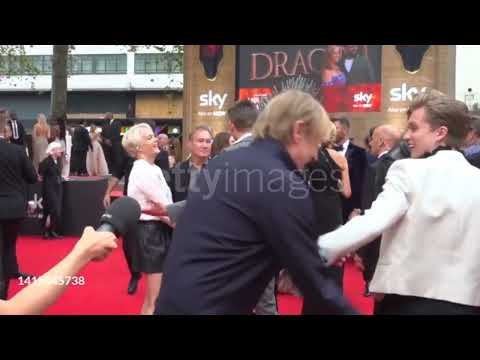 Funny Rhys Ifans, greets Tom Glynn Carney and Ewan Mitchell at the 'House Of The Dragon' premiere 😍🤣