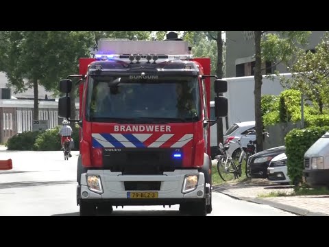 [VOLLEDIGE OPKOMST + UITRUK Brandweer Burgum met spoed naar een Brand wegvervoer Landbouwvoertuig
