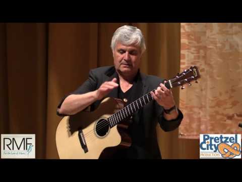 Laurence Juber peforms 