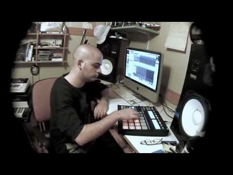 Dogg Master making a beat