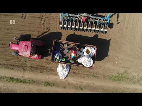 Spektakularno  - SEJALICA SEJE SOJU U 12 REDOVA  - a seme se doradjuje u JOŽIKINOM buretu