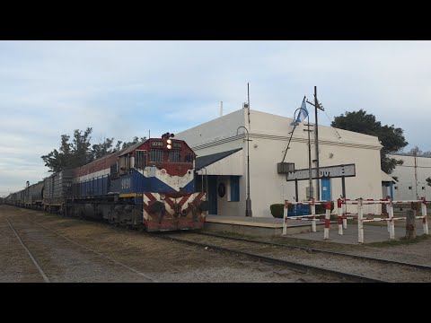 [4K] Tren vacio de NCA con destino a General Deheza pasando por Marcos Juárez al atardecer!!!!!!