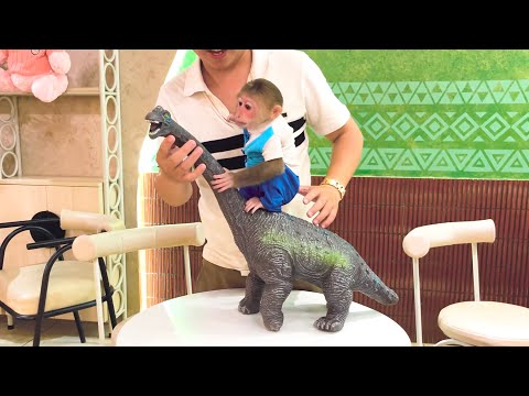 Everyone Laughs at CUBIS’ Reaction to a Mysterious Visitor at Coffee Shop