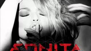 Ednia Nazario (UN GATO EN LA OSCURIDAD)