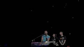 O “Fly On” - Coldplay live in HongKong 12/4/2025