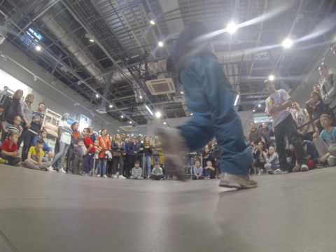 1/4 Tim+ vs Gangsta Carlos  (Adidas Original Footwork Contest)