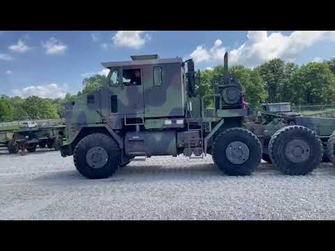 GovDeals: 2001 Oshkosh M1070 Tri/A Truck Tractor