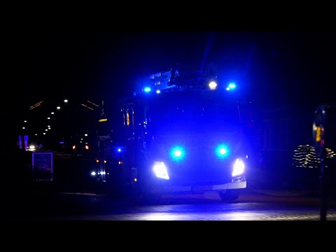 [Tegen verkeer in] P 1, Brandweer Dokkum [HW 02-4250] naar branden in Damwâld & Kollumersweach