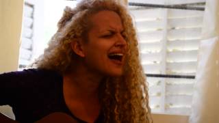 Feminina (Joyce) - Luisa Meirelles