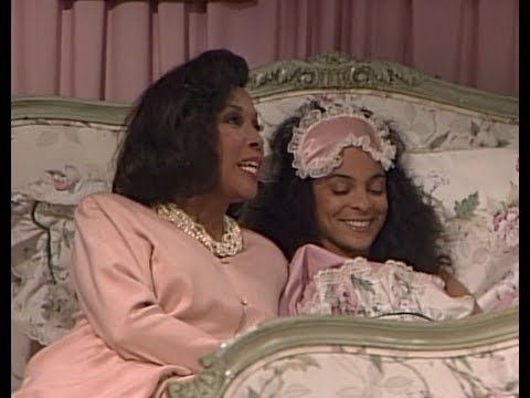 A Different World: 5x25 - Whitley and her mother talk about Dwayne on her wedding day
