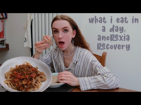 FIRST TIME LETTING MUM COOK FOR ME! all-in anorexia recovery: what i eat in a day | rorecovering