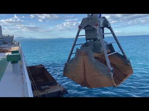 NICKEL ORE LOADING   NEW CALEDONIA