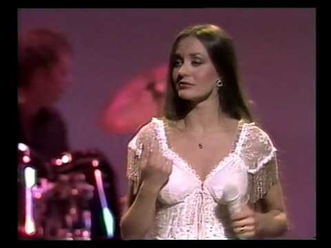 Crystal Gayle - Our love is on the faultline