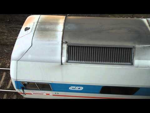 Odjezd vlaku Os 6916 (ČD 471.017) - Dolní Zálezly, 11. 4. 2013