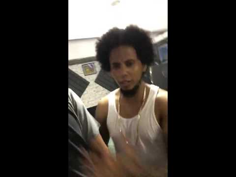 Quimico ultra mega y Lolo el micrófono grabando lo nuevo  Yo quiero un millón  desde Madrid España1