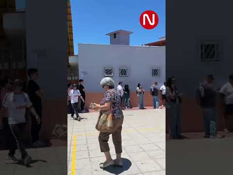 Largas filas bajo el sol en el Liceo de Música de Copiapó