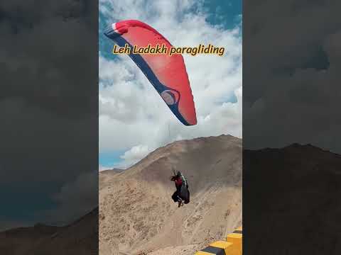 Aventura aérea: parapente revela paisagens de tirar o fôlego