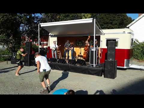 Steeldrivers at a packed squeeze fest