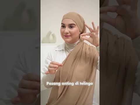 YouTube · Fashion Hijab Center — Tampil stylish setiap hari dengan hijab segiempat shawl dari Irish Bella. Gaya simpel y...