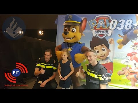 Politie op bezoek bij het veiligheidsmuseum PIT. Politie Vlogger Jan-Willem. NR 38