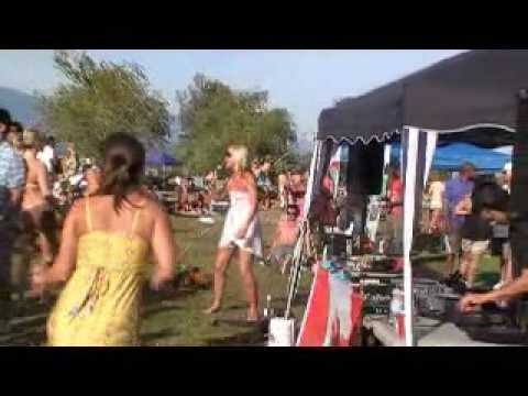 Ingrid & Carlos(lawnchair generals)