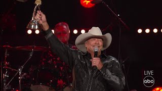 Alan Jackson Receives the Willie Nelson Lifetime Achievement Award at CMA Awards 2022 - The CMA Awar