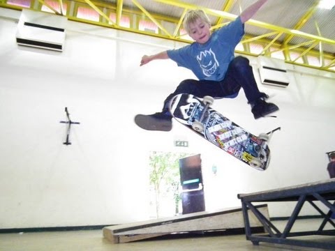 Schaeffer McLean - 7 year old skateboarder