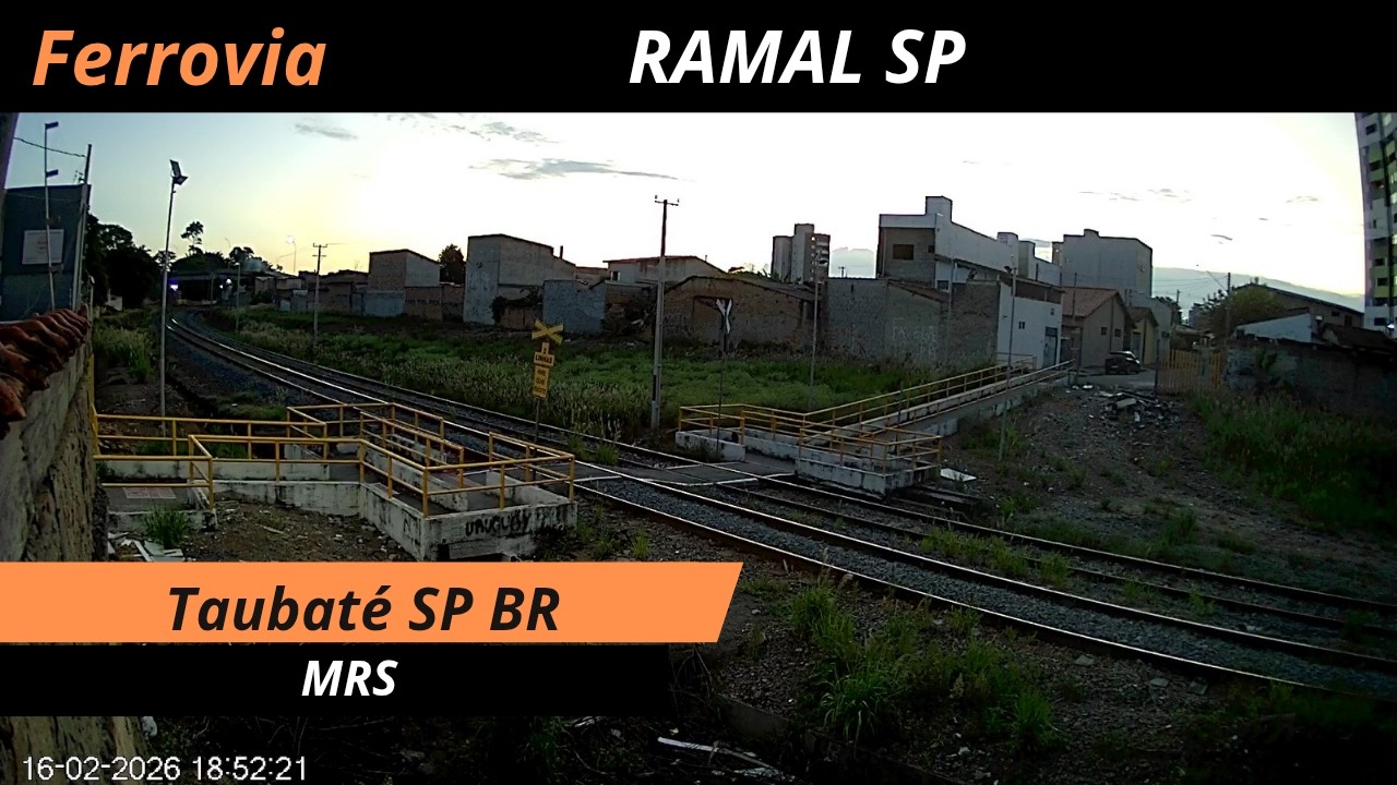 Live webcam view of Paso a nivel ferroviario de Taubaté