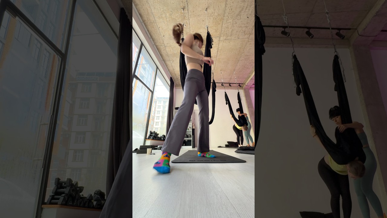 Fly stretching ✨ #shortvideo #vbloger #blogger #travelblog #blog #fly #beautiful #womanpower