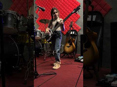 Ellen Alaverdyan & Yoyoka Soma - Intro to Muse 'Hysteria'